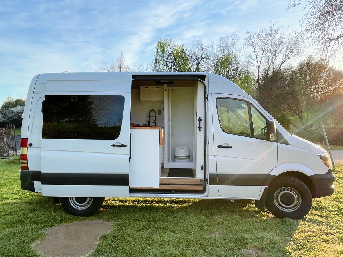 GoodSam's tweet photo. This 2018 Mercedez-Benz Campervan is waiting to take you on your next adventure ✨ #GoodSamRVRentals https://t.co/2QPLXuPuYz