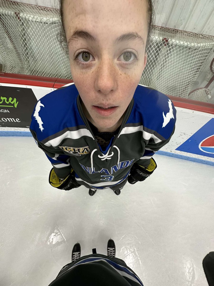 finlandiaWpuck's tweet photo. Our girls had pictures at 5:30am this morning, here’s some of our favs https://t.co/GdM5X0WtEp