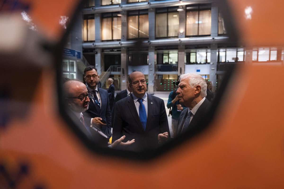 eusatcen's tweet photo. SatCen's exhibition was officially opened, celebrating the Centre’s past 30 years &amp; reflects on its future. Read more about what happened on the day the relevance of the Centre for the #EU and Member States, as well as the benefits of #space4security🌎. 
👉https://t.co/uXsNn5csGL https://t.co/INR5hKFcDz