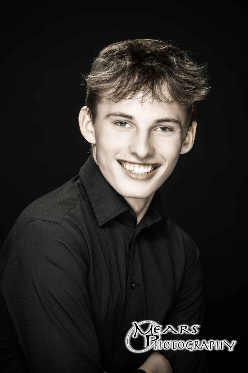 Say hello to Landen from CHS, our newest member of our 2024 Senior Ambassador team. Want the chance to be apart of the team? Apply with the link below! Call us at 740-774-4120 with any questions!  mearsphotography.wufoo.com/forms/m55m3n00…