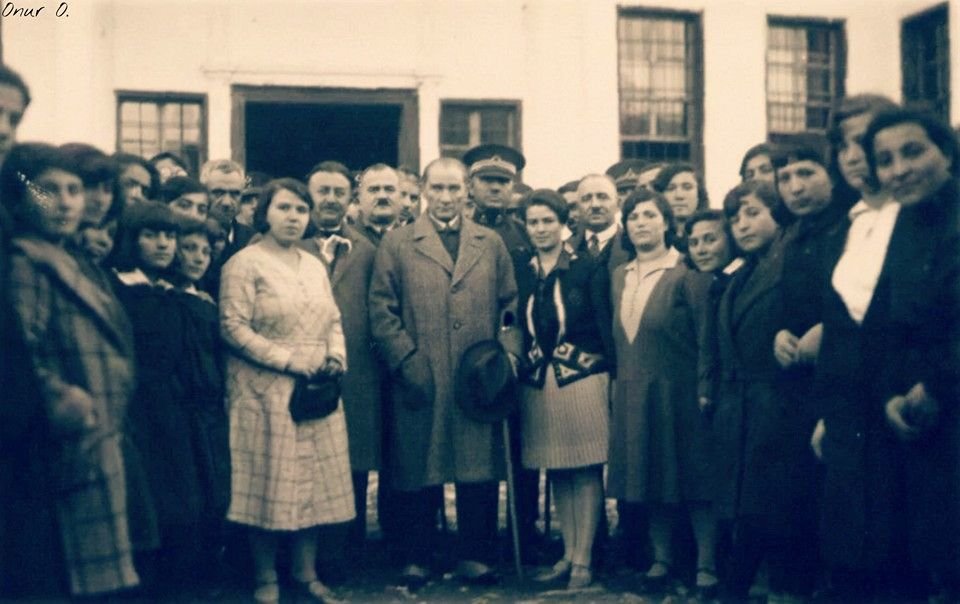 SolUlusal's tweet photo. Büyük Devrimci, Anti-Emperyalist Kurtuluş Savaşımızın Lideri ve Ebedi Şef, Gazi Mustafa Kemal Atatürk'ü Aramızdan ayrılışının yıldönümünde Saygı ve Sevgiyle anıyoruz.

YAŞASIN CUMHURİYET! https://t.co/QuU6OGVSvK