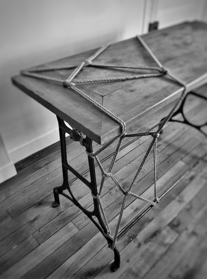 Good Morning ! Today shibari on table! Sooooo relaxing

#decoration #meuble #shibari #macrame