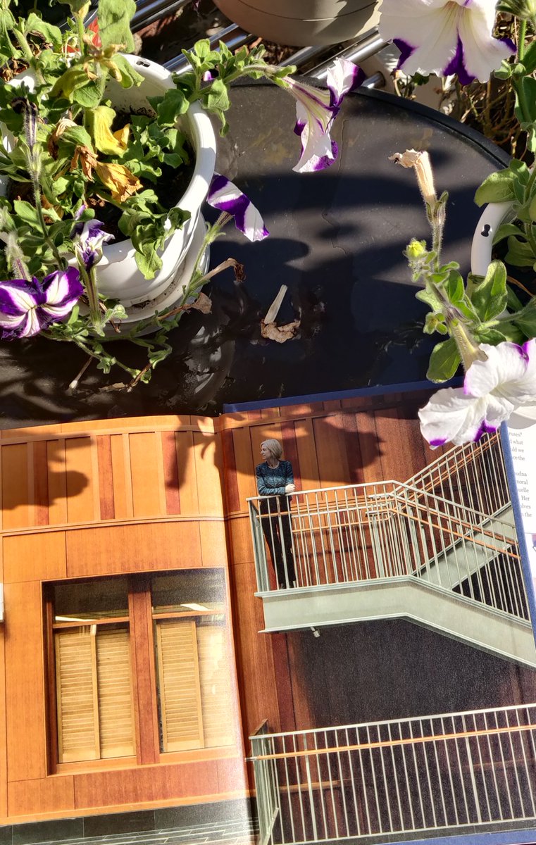 The Code Breaker: Jennifer Doudna, Gene Editing, and the Future of the Human Race is a book about the discovery of the CRISPR system and the invention of the CRISPR-Cas9 gene editing tool, and the scientists who made the discovery.
To read to fall review: hechadi.com/myproject/the-…