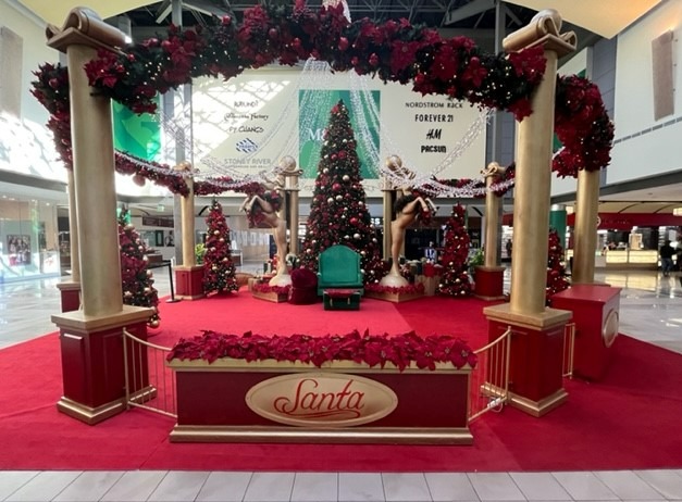 Are you ready to see Santa? 👀 Here's a sneak peek for this year's photos. Click the link below to make your reservation today! ⬇️
spr.ly/6011MaQFc