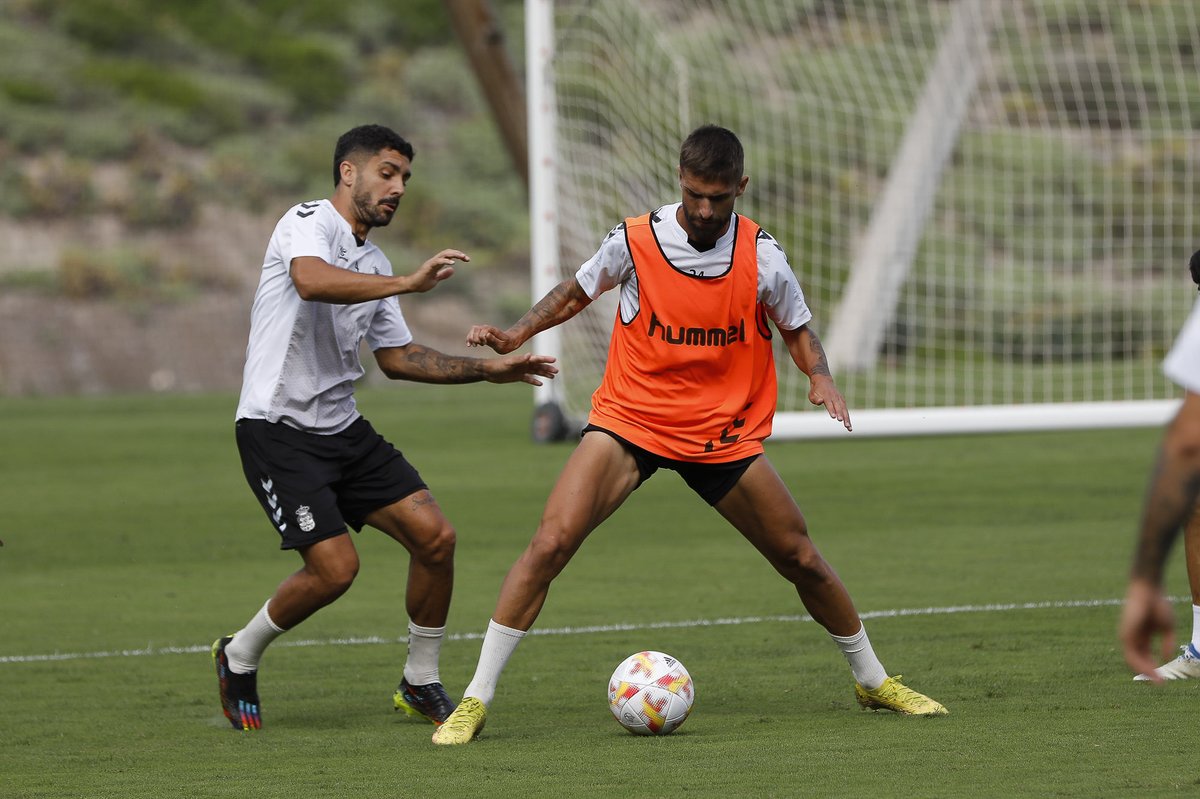 UDLP_english's tweet photo. ⚽️🔥 We've turned on #CupMode!
🔜 Next target: @TeruelCd
#TeruelLasPalmas |
#UnityMakesLasPalmas💛💙 https://t.co/ybKTHmdIDu