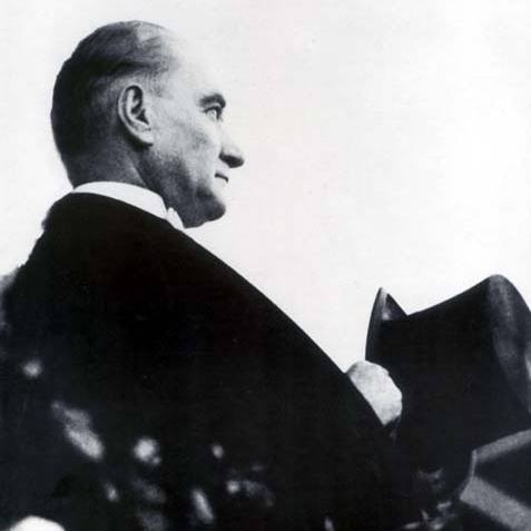 Eserlerini her daim şükranla koruyacak olmanın haklı gururuyla, Ulu Önder Gazi Mustafa Kemal Atatürk’ü sevgi ve hasretle anıyoruz.