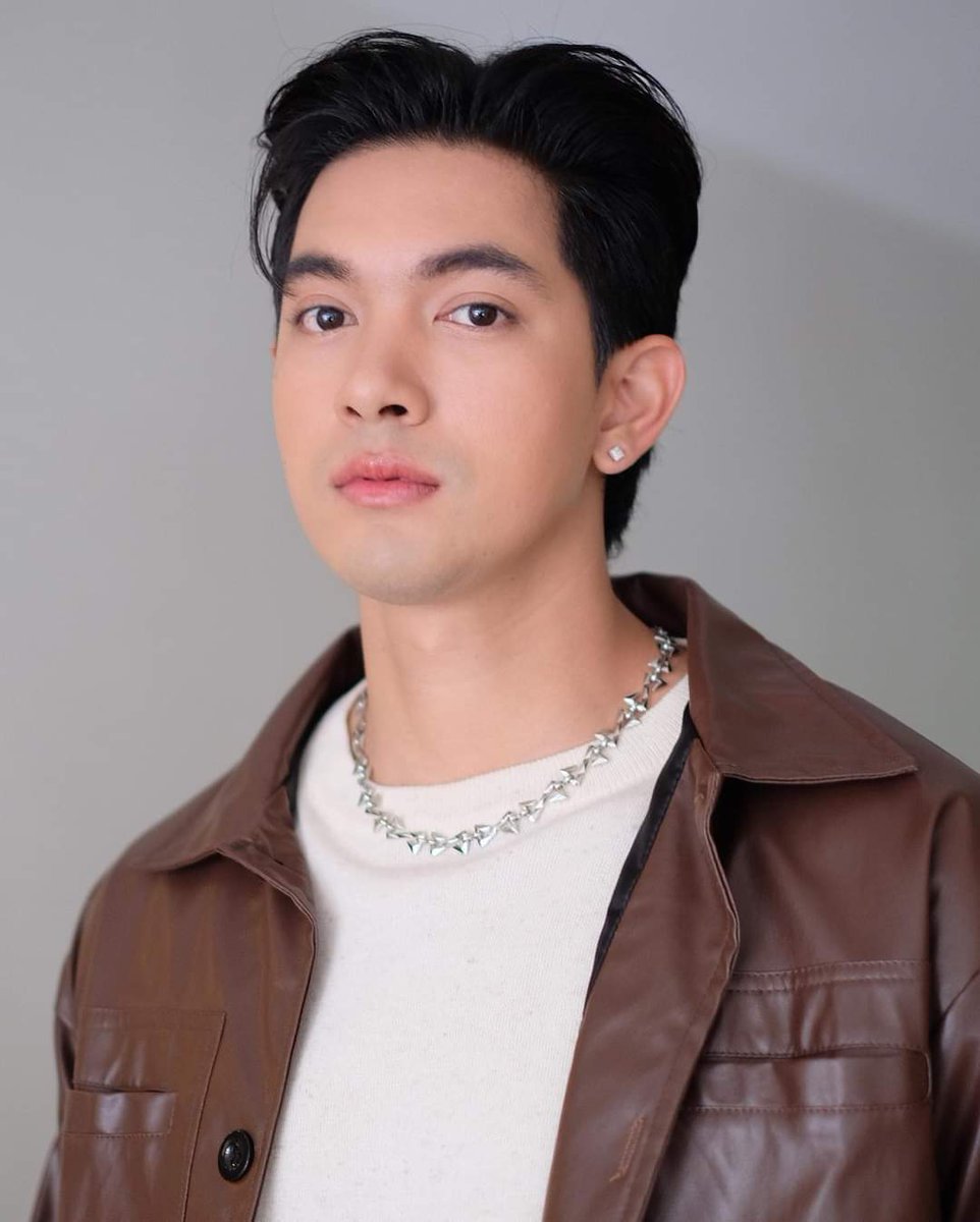 VTongsuksai's tweet photo. ขนาดถ่ายรูปยังต้องหาจุดโฟกัส
แต่ถ้าเป็นความรัก "ขอโฟกัสแค่เธอคนเดียว"

#ชาติพยัคฆ์คมนักเลงEP6

SHADOW ENEMY https://t.co/DY085yCbqc