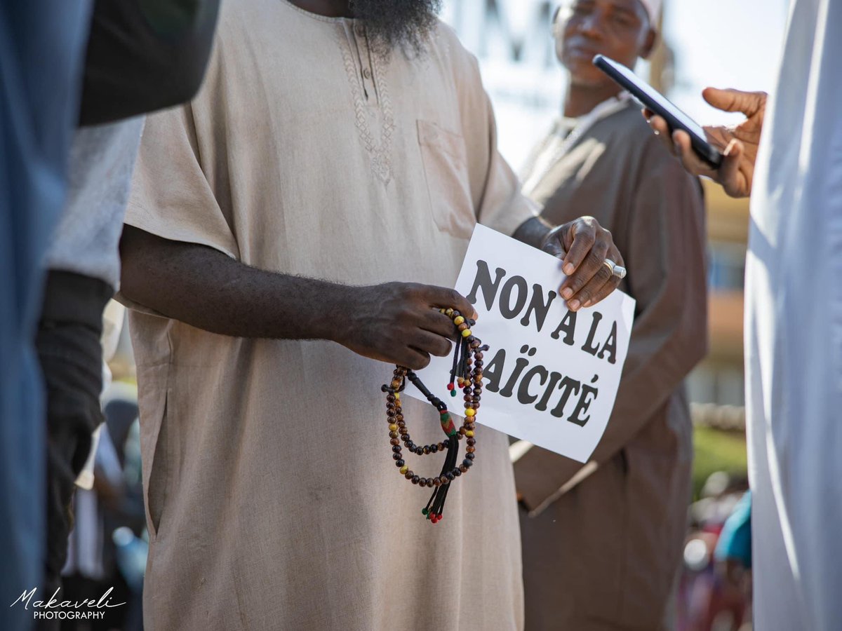 DesireAmeka's tweet photo. Je me demande comment nos frères arrivent à réfléchir ainsi. Exiger le respect pour sa religion et en retour fait le contraire de ce qu’il exige (Non respect des autres religions)
Le Mali est un Pays de paix, d’amour, fraternel et surtout un PAYS LAÏC
Je suis malien et Chrétien https://t.co/rpiP8cgQ09