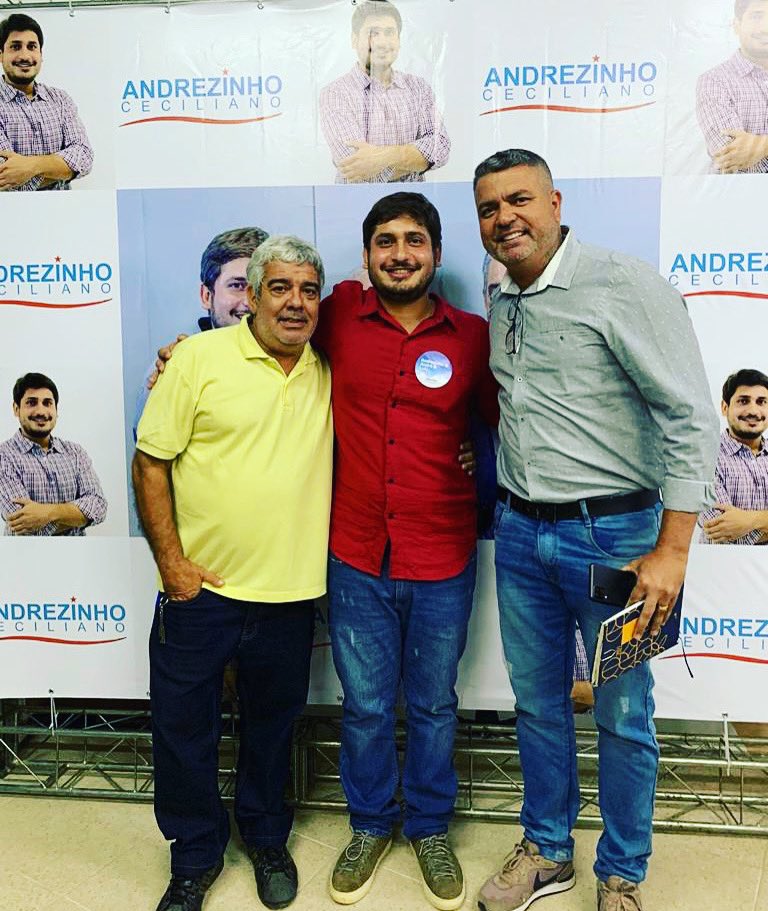 aleexsoa's tweet photo. Momento marcante da campanha da vitória! @andrezinhoceciliano Lá! @lulaoficial Lá!! Ao lado do guerreiro @weslley.1980 !!
#chegamos #deaax #paracambi #rio #maosdadas https://t.co/DKsU3JMUO2