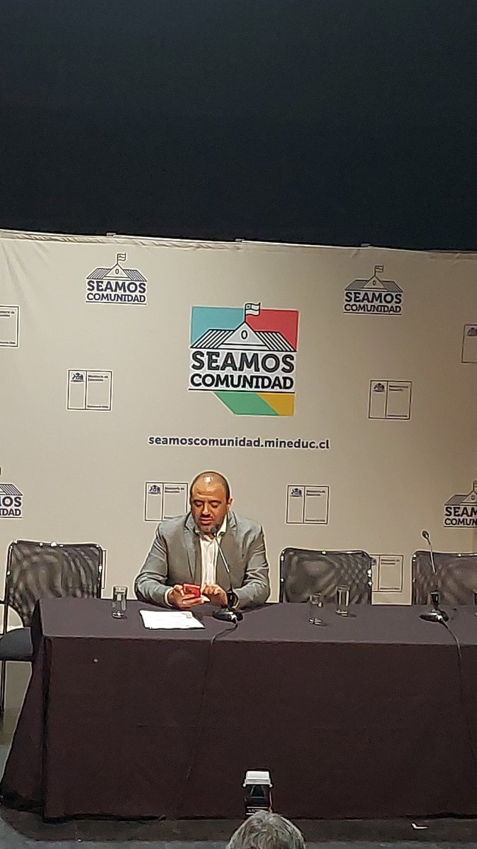 AleArratiaM's tweet photo. Gracias al @Mineduc por la invitación a las organizaciones de la sociedad civil a pensar juntos cómo abordar el desafío país de la educación de niños, niñas y adolescentes en nuestro país, especialmente luego del impacto de estos años de pandemia. #2020Presente https://t.co/HTB6cFa9kE