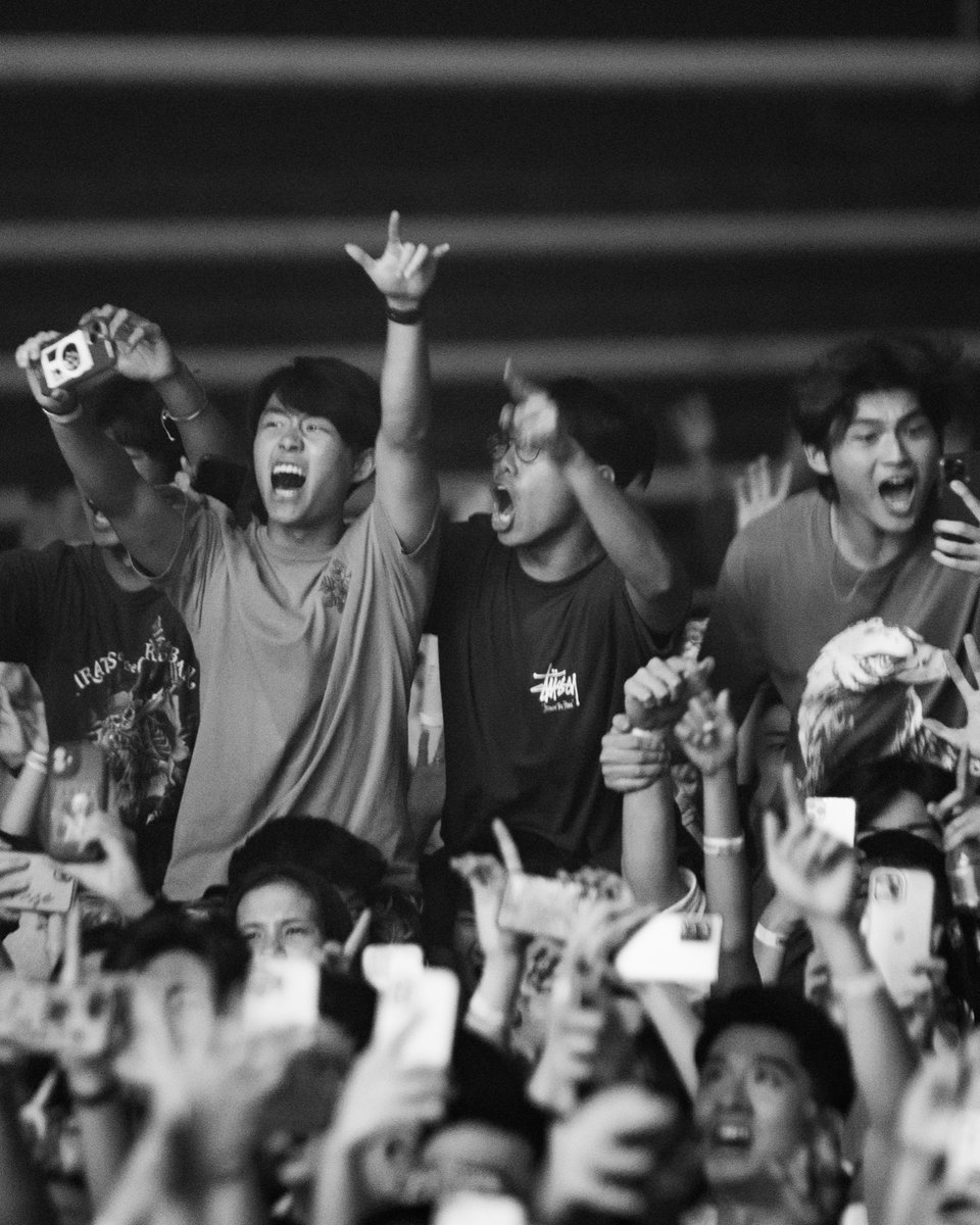 thisisLANY's tweet photo. everywhere https://t.co/wGl2I5qBlk