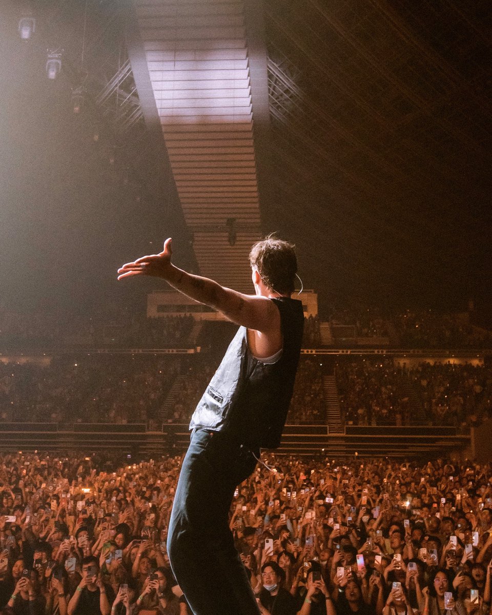 thisisLANY's tweet photo. everywhere https://t.co/wGl2I5qBlk