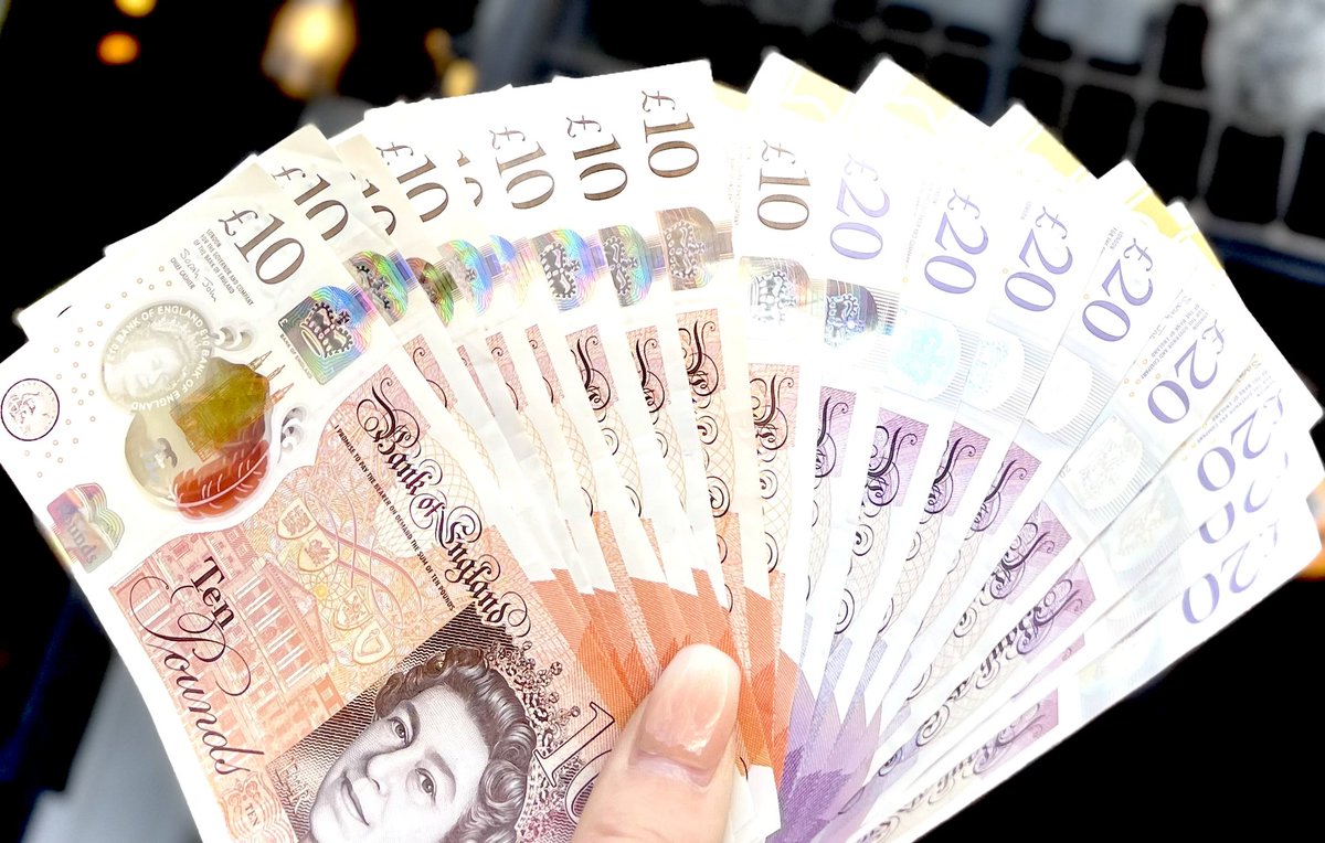 TheTalbotInnS75's tweet image. We’re @SpeedQuizzing from 9pm with a jackpot 🎰 still to be won with our lovely Anya. 

We’re serving food 🍴 until 9pm with this little delight on our specials board…🤤 

📸Pie of the day - creamy bbq chicken topped with shortcrust pastry  #homemade #pub #properpie #barnsley