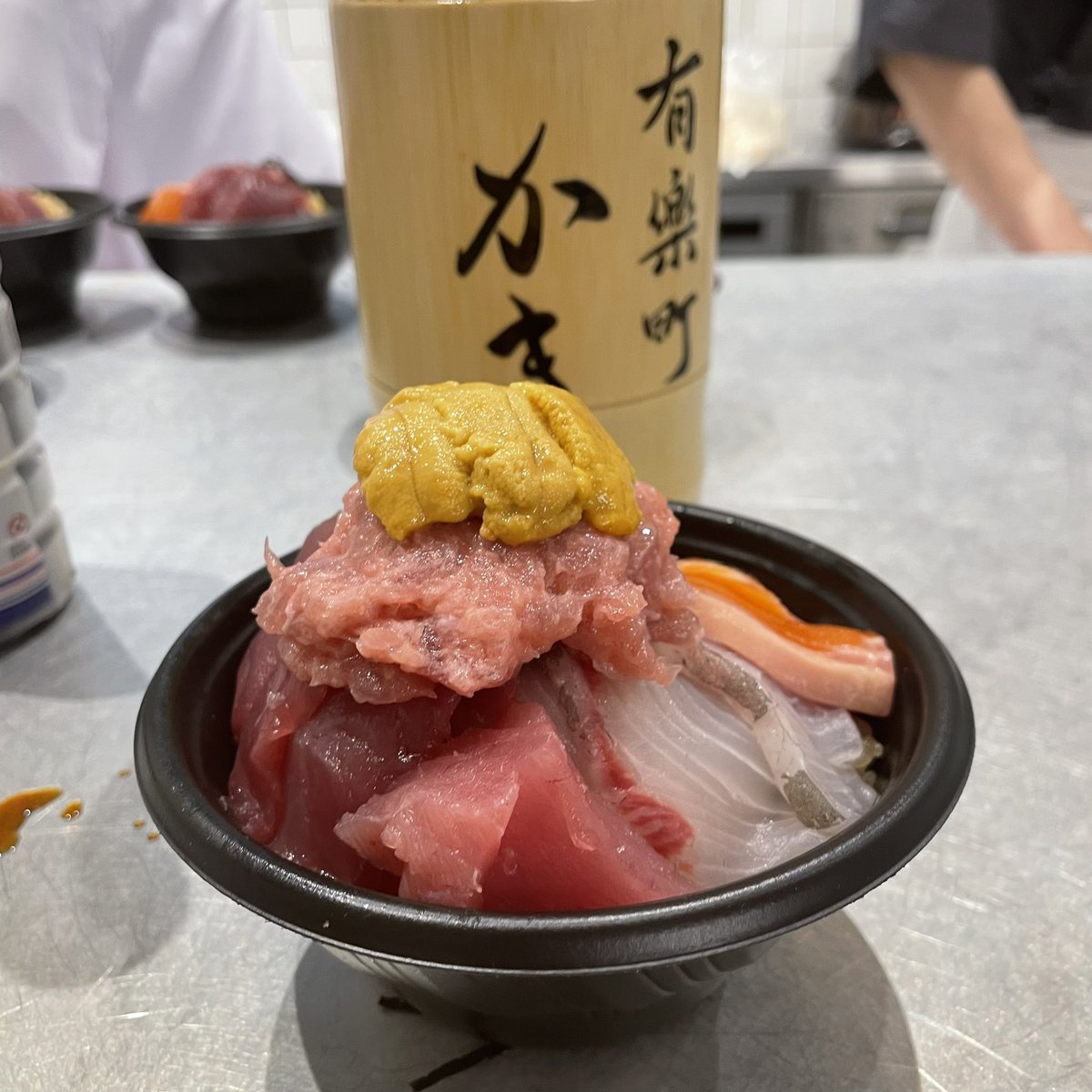 SiligeG's tweet photo. 有楽町かきださん

食べ放題飲み放題で話題のかきださんの出張どんぶり！この即席感でも新鮮さが伝わってくるヨダレ丼！

有楽町かきだ
東京都千代田区有楽町1-10-1 有楽町ビル B1F
https://t.co/6TeyWCqcxw…

@KazuhiroKakida https://t.co/TOJmim3LNe