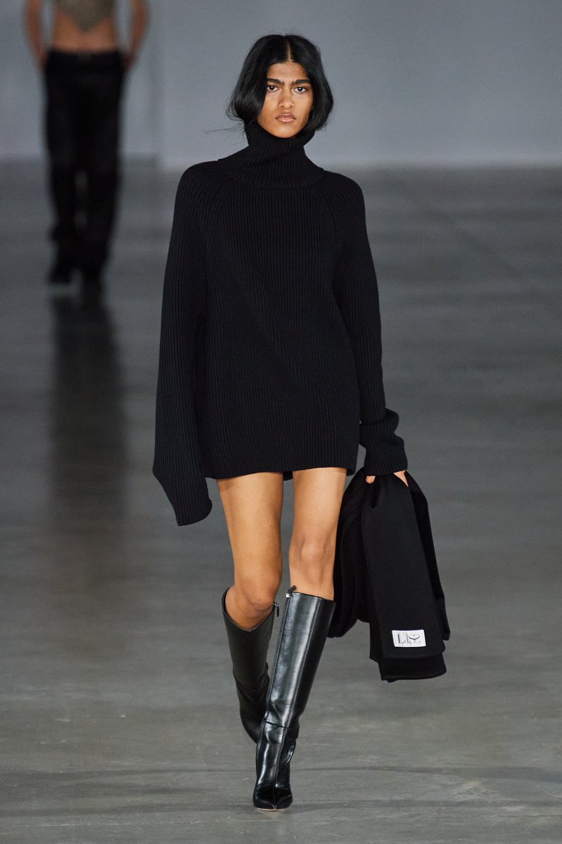 VersaceVenus_'s tweet photo. Ludovic de Saint Sernin F/W 2022 https://t.co/bzsyz8zxE8