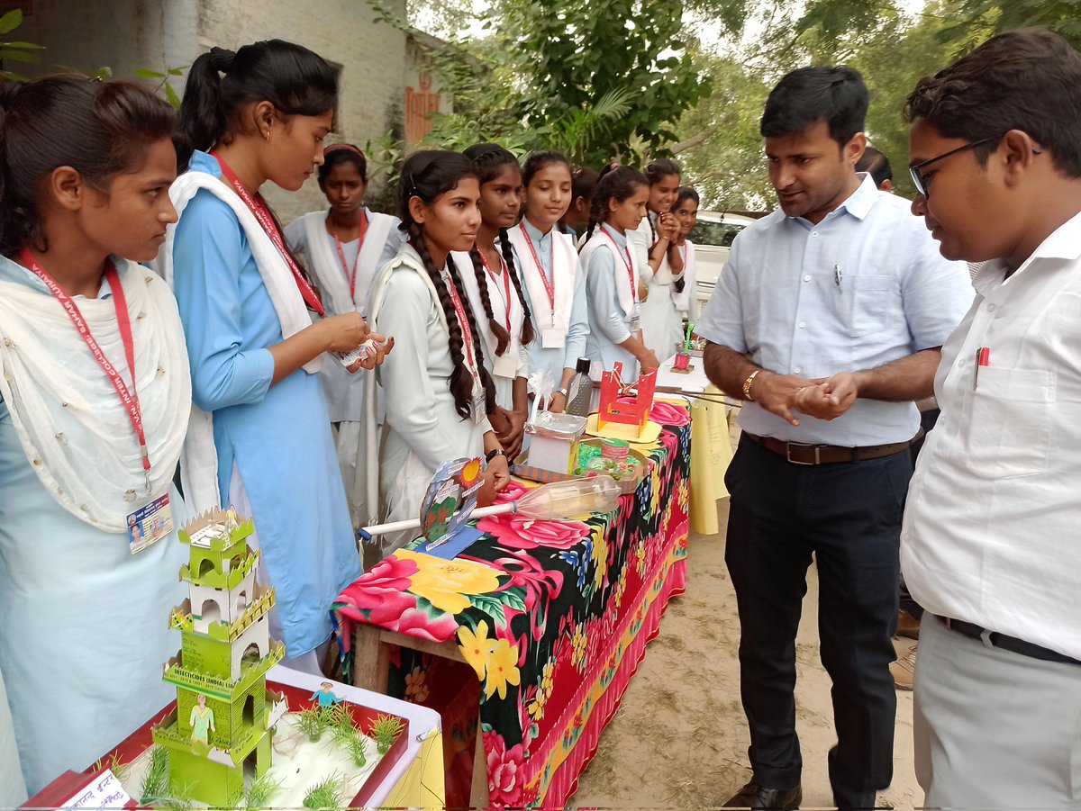 RSkushwahaPGT's tweet photo. #कौनबनेगारमनऔरकौनबनेगीक्यूरी कार्यक्रम सीजन-4 #KBRandKBC #EmergingScienceClub #AwardDistribution #ScienceExhibition #ModelPresentation @DMAuraiya @UPGovt @CMOfficeUP @gulabdeviup @seceduup @VigyanPrasar https://t.co/i0un3aojXN
