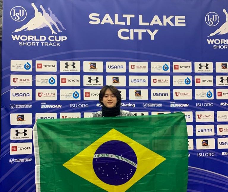 CBDGbr's tweet image. Lucas Koo está voando! 💨

Nosso representante no short track, o jovem disputou etapa da Copa do Mundo e bateu recorde pessoal. 🇧🇷💪

Agora, ele foca no 4 Continents, nos EUA, no dia 10.

📲 Confira no site: bit.ly/lucas4continen…

 #4continents #shortrack #speedskating