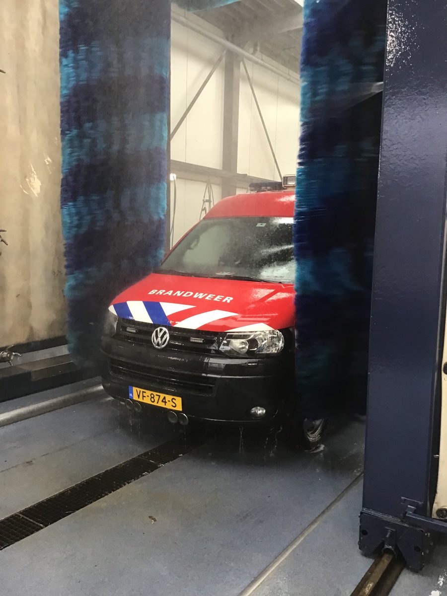 Tijgernest's tweet photo. En het reserve-dienstbeest is weer schoon. Altijd vlotte superservice van de gastvrije locatiemanager. #Basiq truckclean: wees zuinig op die man! https://t.co/kul1KNKM2w