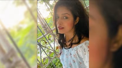 TV actress Kanishka Soni got pregnant after 2 months of marrying herself. 

#KuchBhiHoSaktaHai😂😂