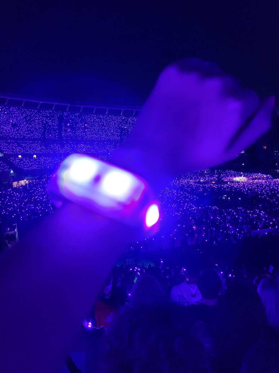 emilia_turturro's tweet photo. No lo podre superar 🤯
#ColdplayBuenosAires
#ColdplayArgentina
#Coldplay
#ColdplayRiver https://t.co/p9dZ44JJ1G