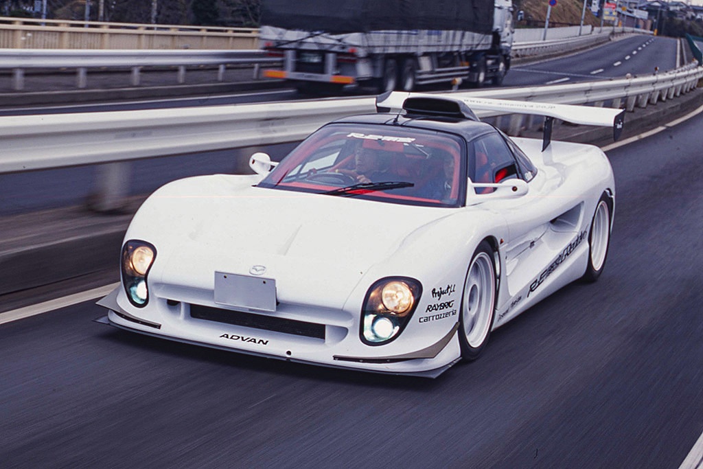 ObscureSupercar's tweet photo. Obscure Supercar of the Day

🇯🇵 RE Amemiya GReddy VI AZ-1

1996  •  2.0L rotary turbo  •  500bhp

One-off modified car built by RE Amemiya in 1996, based on the Autozam AZ-1. 20B rotary engine for ~500hp. Rebuilt and painted white in 2000.

#osotd #supercars #autozam https://t.co/1FHKhQNylp