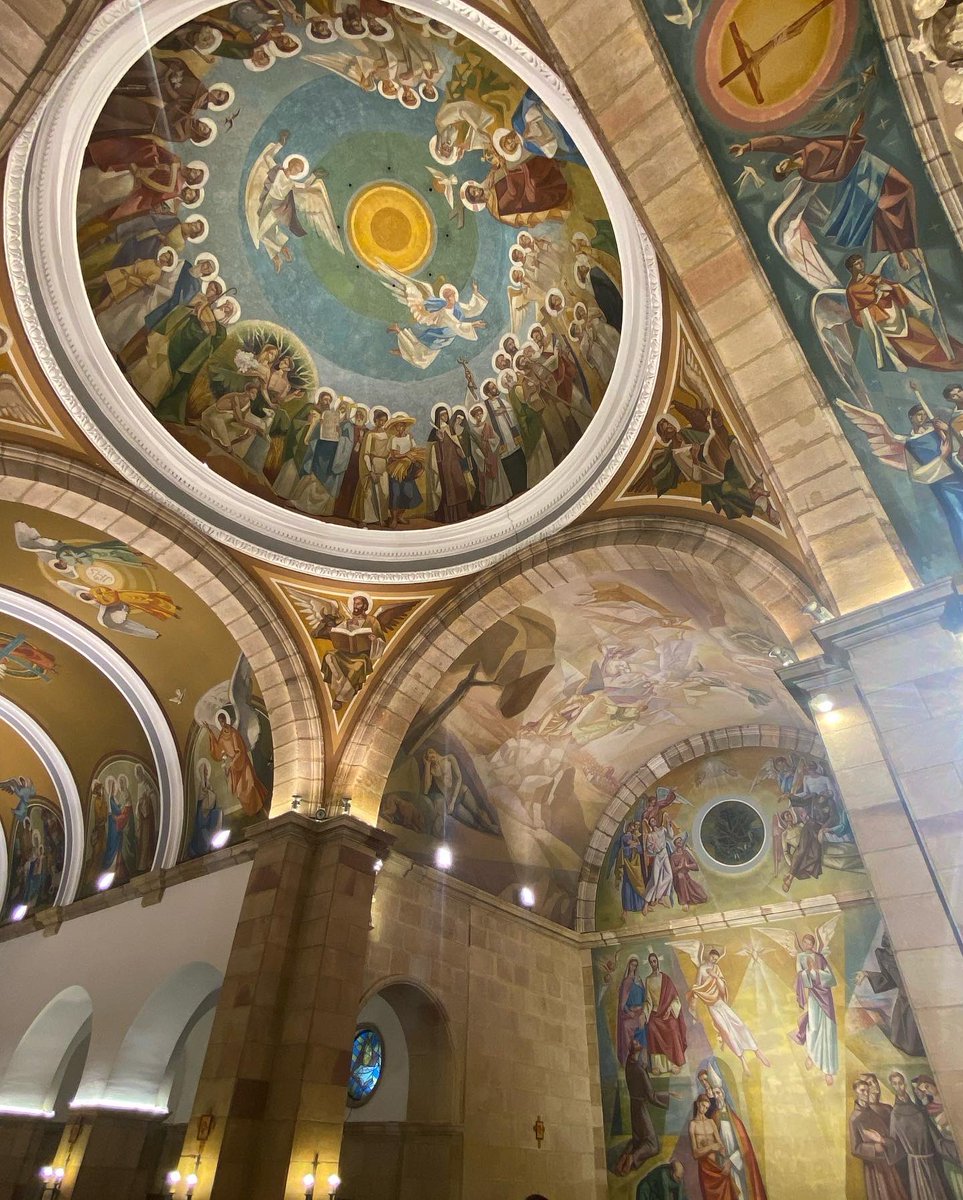 FundacionCRJ's tweet photo. Finalizada la recuperación de las pinturas murales 🎨de Francisco Carulla y Paco Baños 🔝del Santuario de la Virgen de Linarejos,⛪️ presbiterio, el collar de los Ángeles y la nave lateral izquierda.😄

✅Ha sido restaurada por @ubedarte 

#arte #cultura #patrimonio https://t.co/LHvWpbQJXH