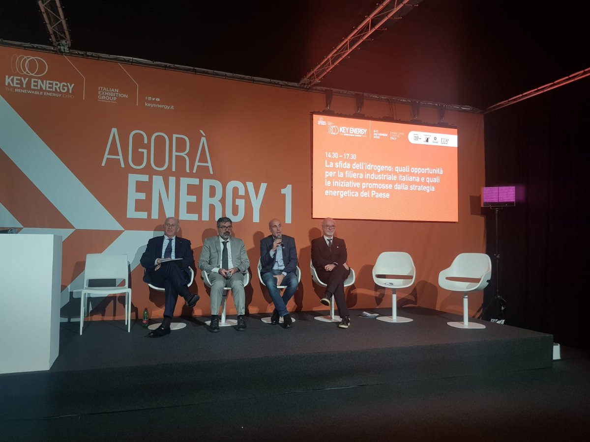 ANIE a <a href="/KeyEnergyit/">KEY The Energy Transition Expo</a> - Ultimo convegno della giornata organizzato da ANIE Federazione su tema #idrogeno - L’idrogeno ha acquisito un ruolo di riferimento come vettore per la #decarbonizzazione di diversi settori guadagnando sempre maggior peso nelle strategie energetiche del paese