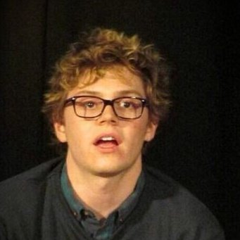 evancomfort's tweet image. evan peters wearing glasses 🤓