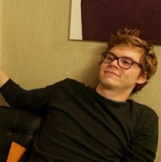 evancomfort's tweet image. evan peters wearing glasses 🤓