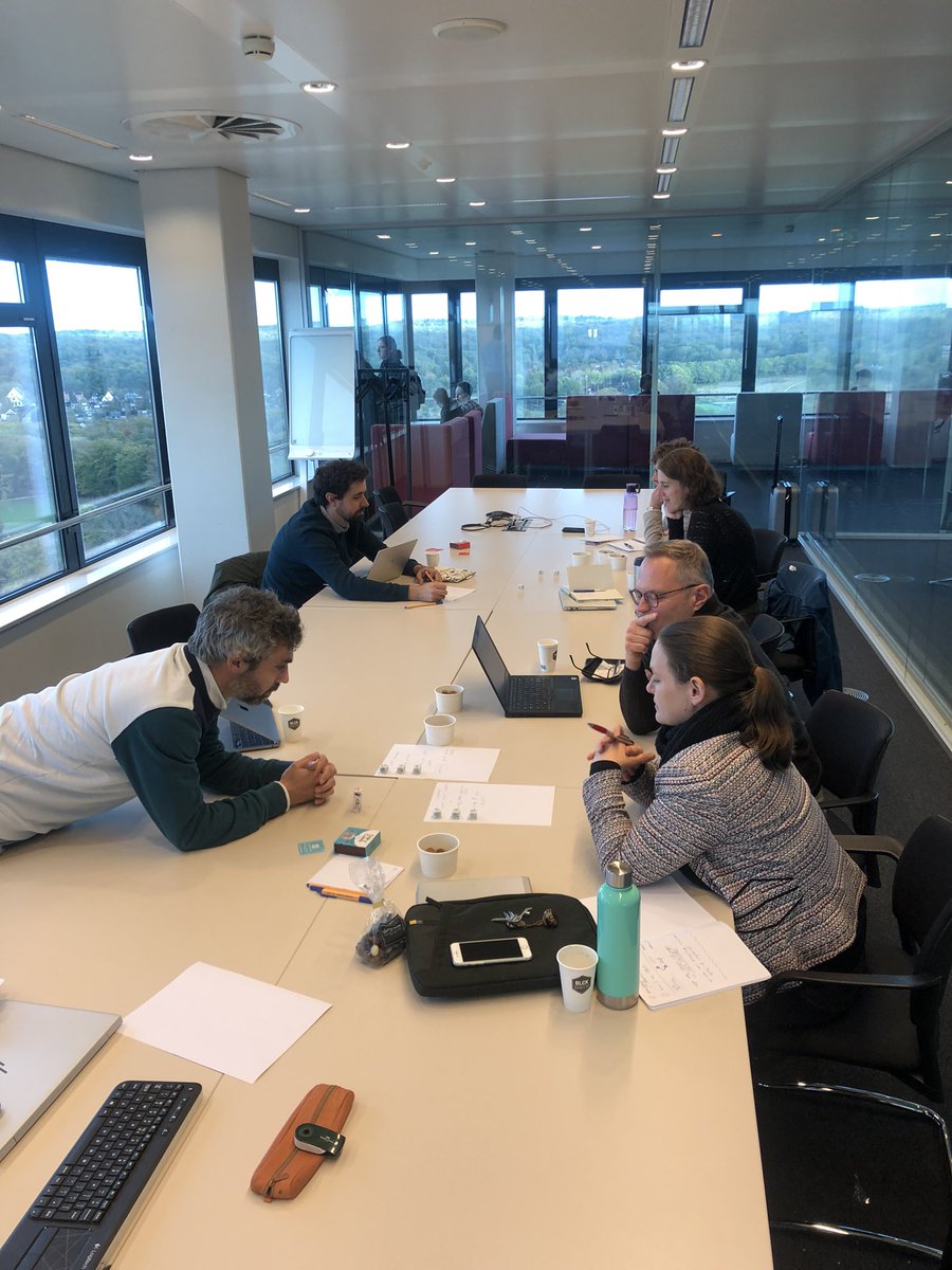 Our experts thinking outside the box at our DinoPop mid-term meeting 🎲