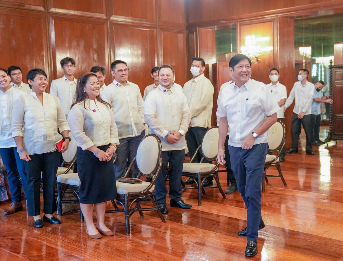bongbongmarcos's tweet photo. Tayo’y binisita kaninang hapon ng ating mga pambato sa 2022 International Practical Shooting Confederation Handgun World Shoot XIX mula sa Philippine Practical Shooting Association.

Naniniwala kami sa inyong kakayahang manguna sa laban. Itaas ninyo ang bandila ng Pilipinas! https://t.co/lBq4KE4S0H