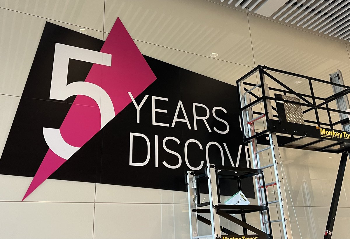 Preparations underway for Five Years of Discovery, a special event to celebrate @TheCrick tonight. Looking forward to welcoming donors and friends to the Crick to hear about the progress made and vision for the future. #DiscoverywithoutBoundaries @CR_UK @wellcometrust @The_MRC