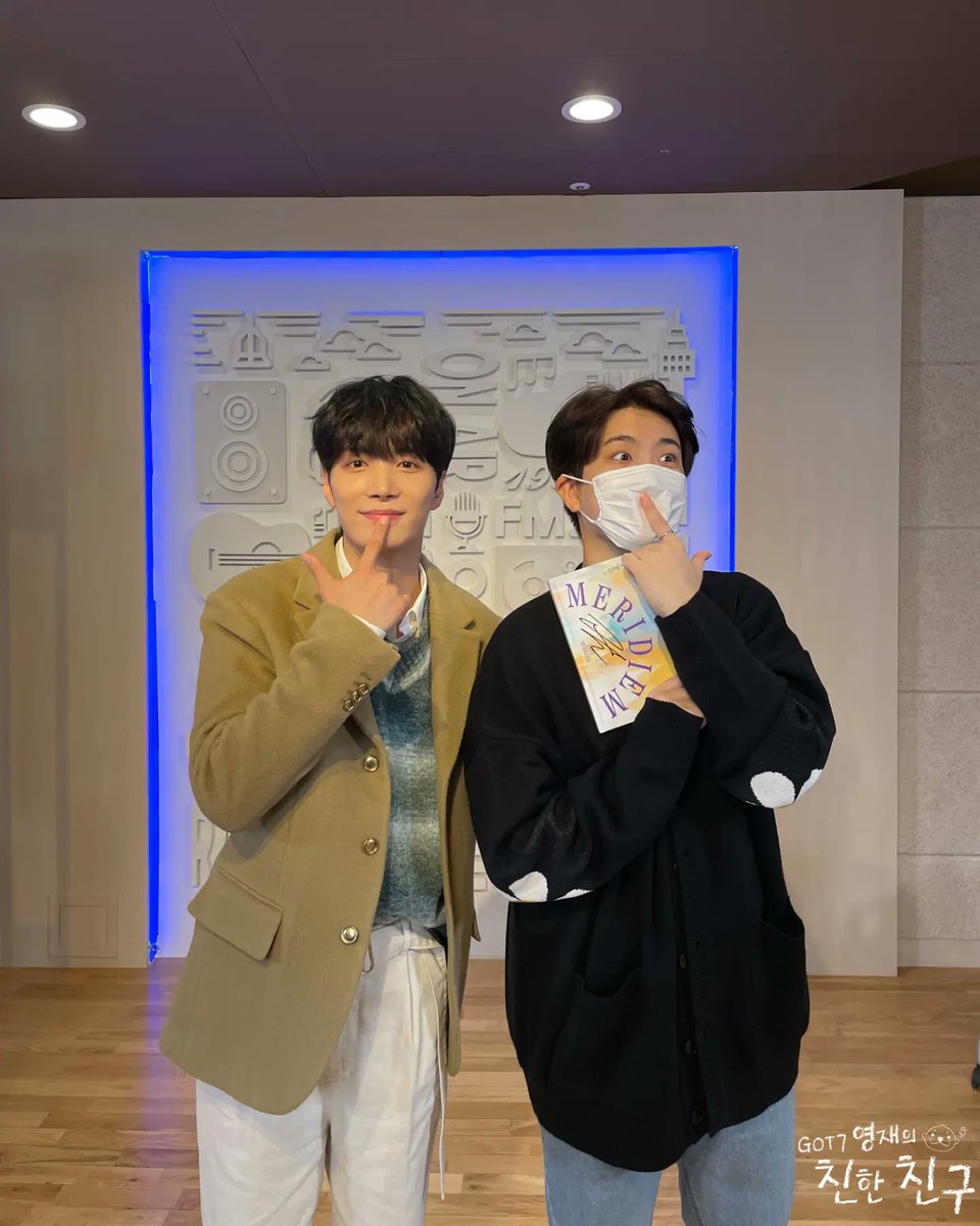mbcbf_ever's tweet photo. 🦦친친 스테이지8🦦

수달 라디오에 거북이의 등장이라..
조명 때문이 아니고 종현 덕분에 눈부신 이 밤✨️
'츠'은 겨울 따뜻하게 해줄 
#Lights 스밍하면서 
다들 종현하시고 나이츠하는 밤 보내세요💙💛

🔗https://t.co/lwK9fxrqwm

#GOT7영재의친한친구 #김종현 #영재 https://t.co/FAveO5VQ7X