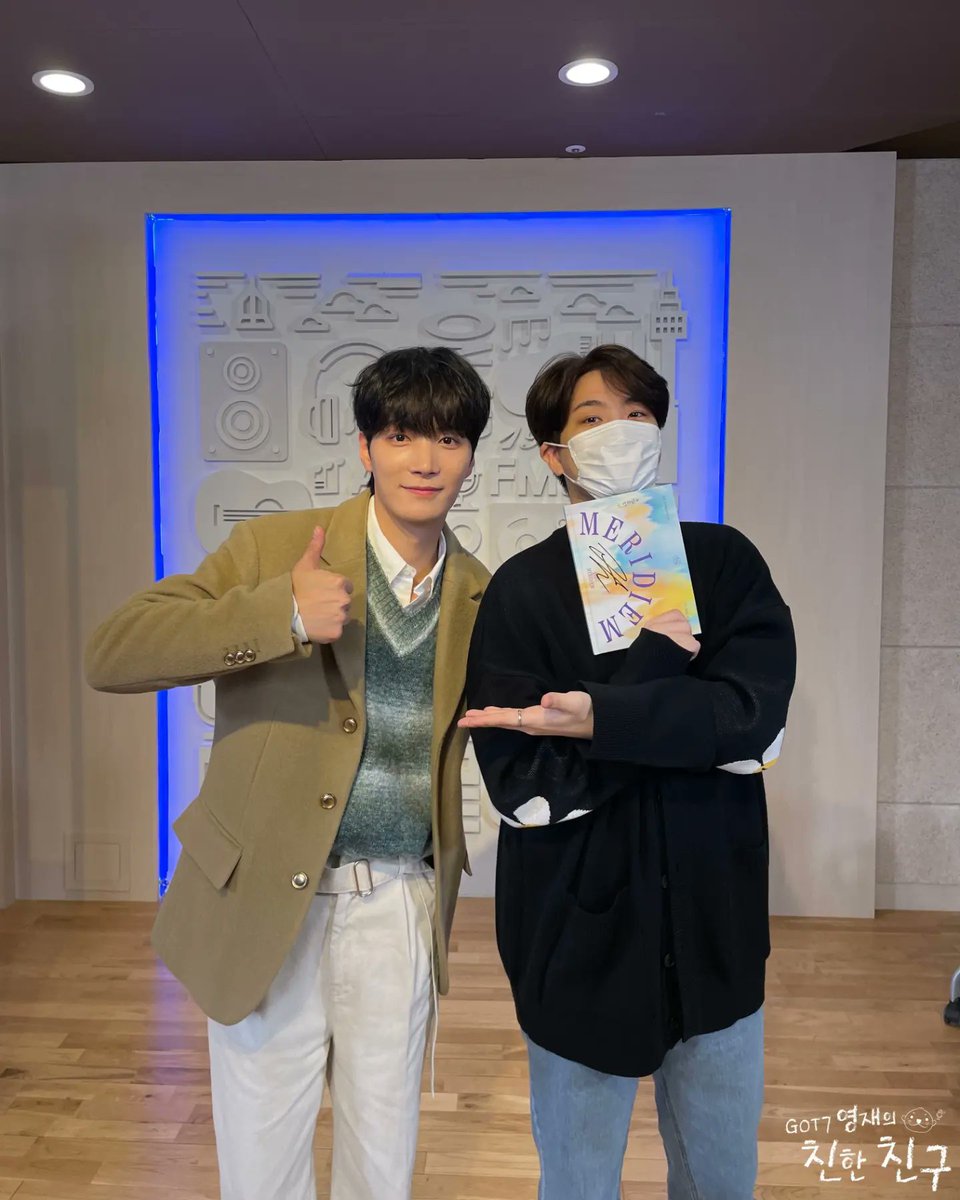 mbcbf_ever's tweet photo. 🦦친친 스테이지8🦦

수달 라디오에 거북이의 등장이라..
조명 때문이 아니고 종현 덕분에 눈부신 이 밤✨️
'츠'은 겨울 따뜻하게 해줄 
#Lights 스밍하면서 
다들 종현하시고 나이츠하는 밤 보내세요💙💛

🔗https://t.co/lwK9fxrqwm

#GOT7영재의친한친구 #김종현 #영재 https://t.co/FAveO5VQ7X