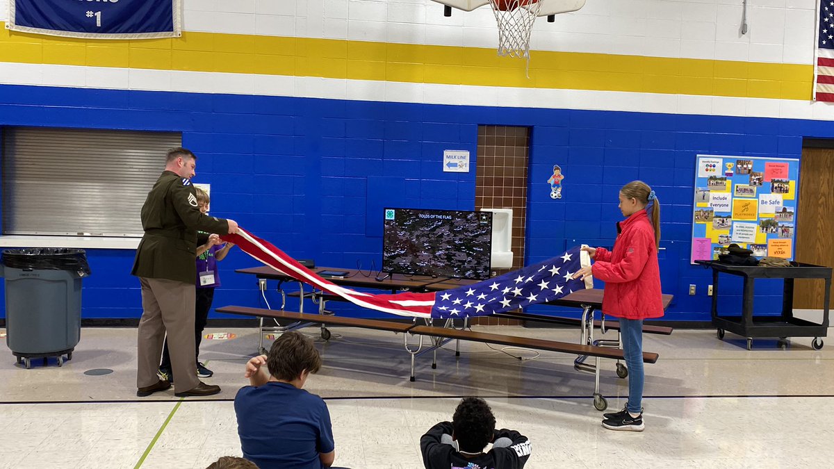 HMLuecke's tweet photo. Minooka 4-H Club in Waukesha Co (WI) is growing youth leaders!  Last night we heard from Staff Sergeant Hartley about what it means to serve in the US Army and how to care for our country’s flag!  @WaukeshaCo4H @USArmy https://t.co/kAzLwBj3DB