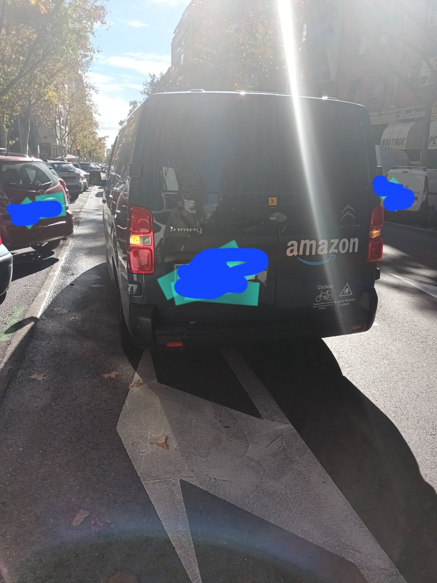 HugoApMo's tweet photo. @AmazonNewsES @policiademadrid 

Más de 10 minutos aparcado en doble fila una furgoneta de Amazon Prime esto ya es habitual en la calle poeta joan Maragall y orense en el distrito Tetuan @MADRID está en concreto de la empresa Ram Delivery Services https://t.co/QBKwTcpIs3