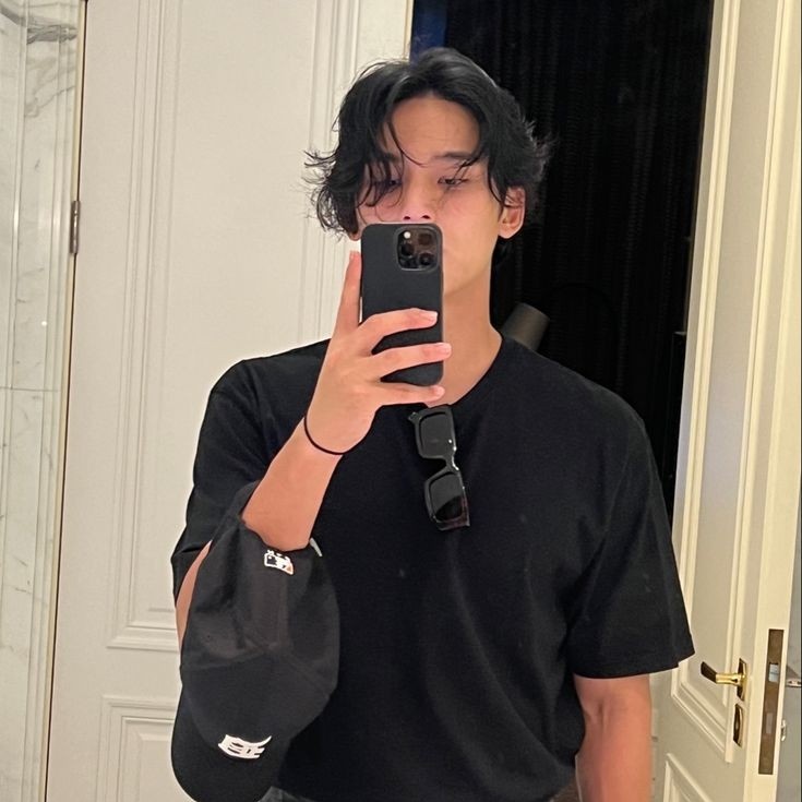 minegyu_'s tweet photo. mingyu mirror selcas from weverse 🤳 https://t.co/vS3kQ7I96H