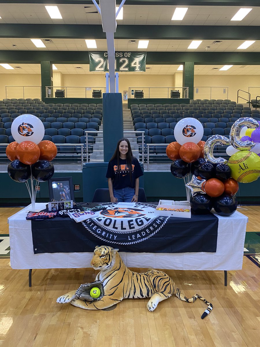 PHSFastpitch's tweet photo. ✍️SIGNING DAY‼️

🥳CONGRATS @alissa_nuno &amp; @AddysonKahklen… We are so proud of you‼️ #NLI #SigningDay2022 #SACRED 

@ProsperHS @PISD_Athletics https://t.co/EcSgUvIccr