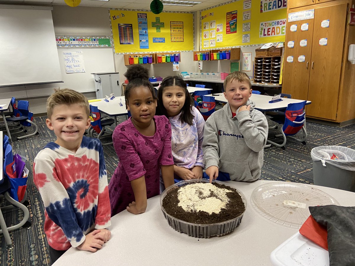 Day 64 in first grade! Check out the worm farm! ⁦<a href="/RobeyRockets/">Robey Elementary</a>⁩  #wearewayne