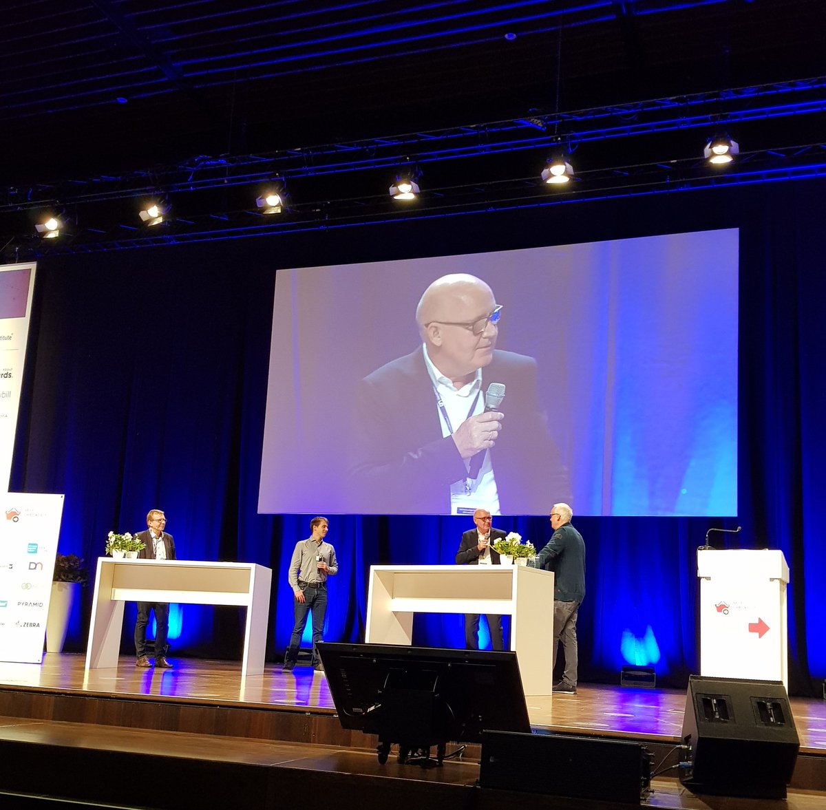 ehi_org's tweet photo. Spannende Diskussion zu #SCO und #Selfscanning mit unserem Geschäftsführer Michael Gerling, unserem SCO-Experten Frank Horst und Vertreter von #Ikea und #dmtech. #ehitt #talk #handel https://t.co/siS0IQBY8V