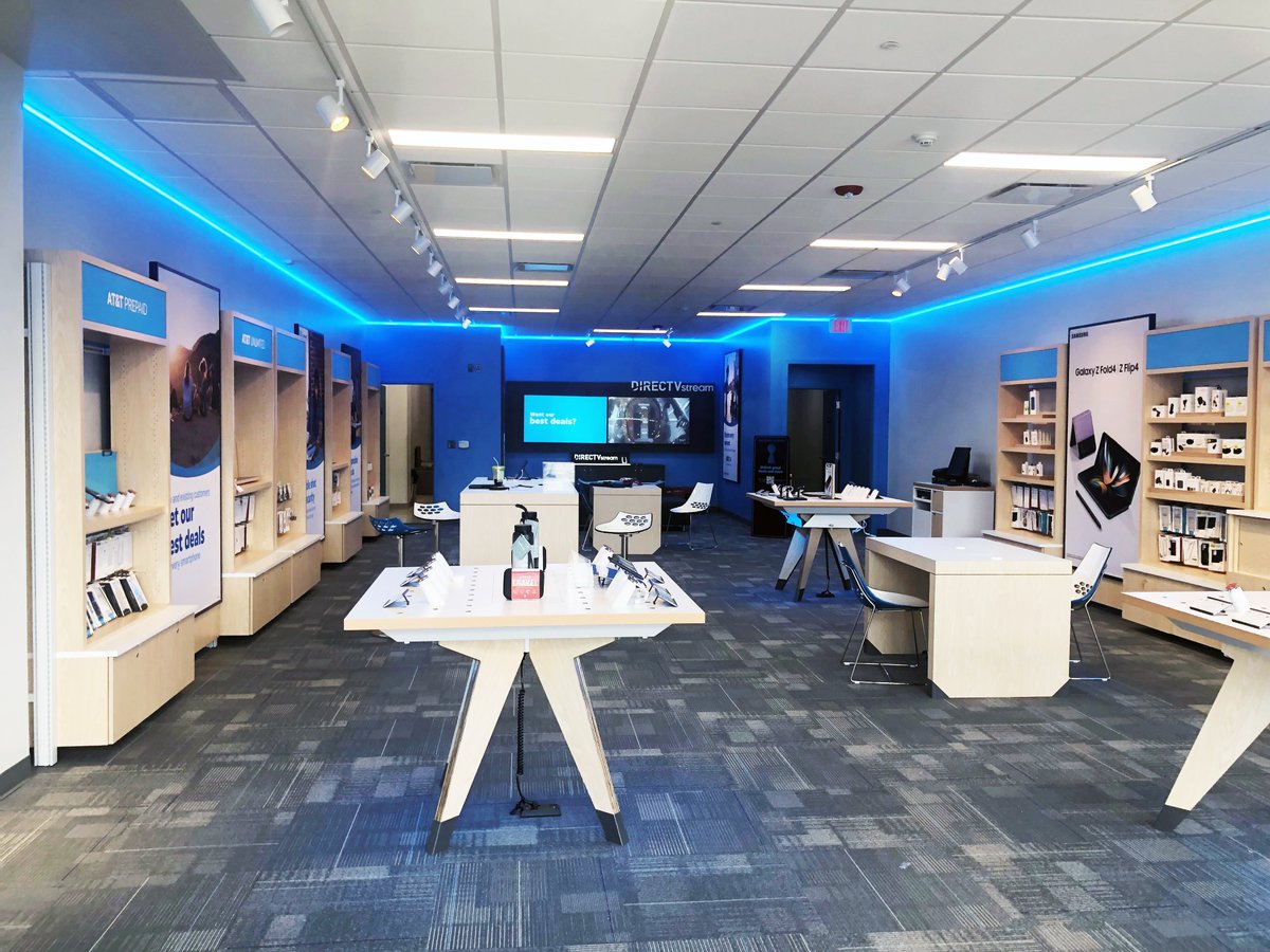 CORCompanies's tweet photo. We are happy to announce our new tenant @ATT is officially open for business at 3159 Silverback Lane - Suite 101 Painted Post, NY 14870 in Erwin Center - Painted Post, NY!

Located in the former Kay Jewelers location!

#development #paintedpost #realestate #realestateagent #rent https://t.co/JdMrUTfZF7