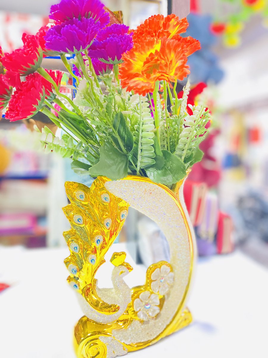 कसैलाई माया गर्नु छ भने जिन्दगी भरिलाई
गर्नुहोस् किनकी जिन्दगी कुनै पानीको बोतल होईन,
"आधी खाएर छोडिदिने" ❤️😍