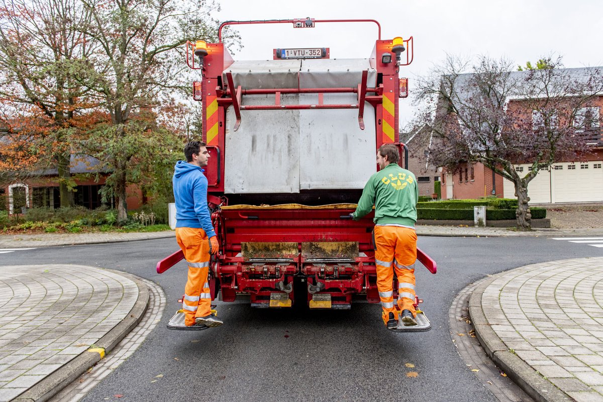 stadleuven's tweet photo. Van 14 tot 20 november is het de 'Week van het Afvalteam'. Gooi meerdere complimentjes naar de medewerkers die je afval ophalen, tover een dankjewel uit je mouw of zwaai eens extra vriendelijk! Bedankt! 🤗🥳 https://t.co/ifUMWzqXyq