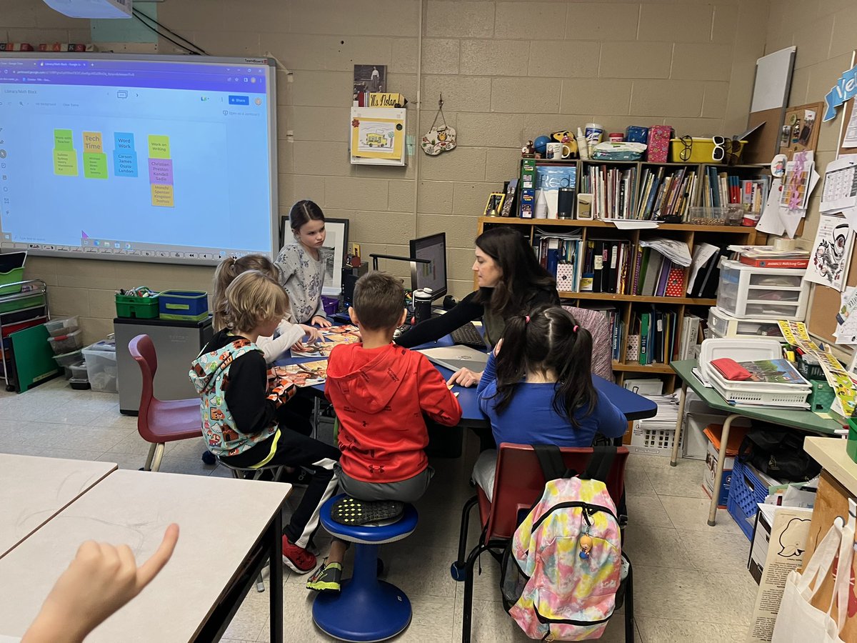 MQWSchool's tweet photo. Day 3 in Grade 3 with Ms Nolan and friends working hard in structures and making beautiful Remembrance Day artwork!!❤️👌❤️👌@msrnolan #gradethree https://t.co/iEIhn7DHPb