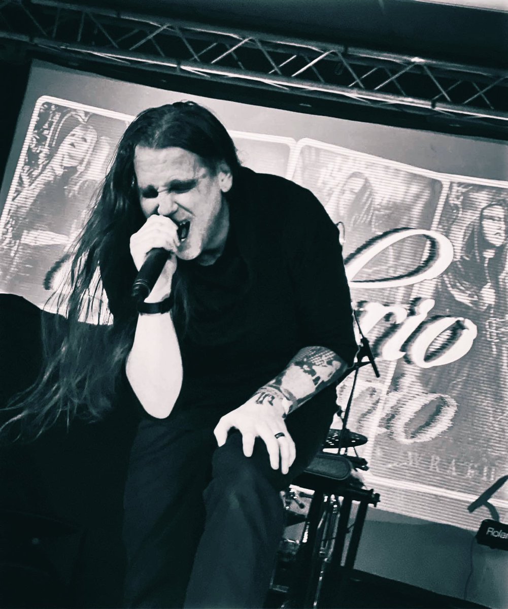 Everyone join us in wishing Deconbrio’s founder and front-person <a href="/dannyrendo/">Danny Rendo (Pair-O-Dee)</a> a happy birthday! 🎂