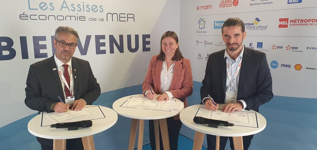Signature de l'accord de partenariat entre <a href="/SinayCommunity/">SINAY</a> et <a href="/esa/">European Space Agency</a> sous égide du @cnes  <a href="/ConnectbyCNES/">Connect by CNES</a> et de <a href="/ClusterMaritime/">Cluster Maritime Français</a> avec Eric Brel, Elodie Viau et Yanis Souami <a href="/PhBaptiste/">Philippe Baptiste</a> <a href="/JmAstorg/">Jean-Marc Astorg</a> #space4maritime #space4innovation #space4society