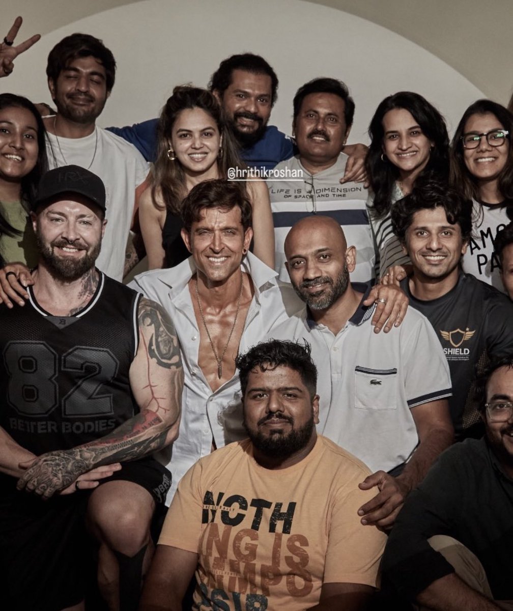 HrithikRules's tweet photo. Hrithik snapped with his team post a special shoot, as he completes his transformation for #Fighter

Credit: Arjun Mark #HrithikRoshan https://t.co/87BkxjPIR9