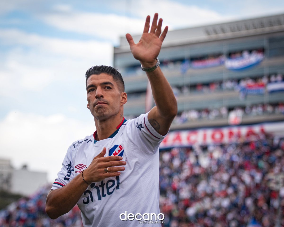 dayraveloo's tweet photo. Una entrega de facultad que se convirtió en un repaso de la vuelta del Lucho.
Para mi fue un placer y un honor registrar uno de los mayores actos de amor que ha vivido el fútbol. 

Eternamente agradecida a vos @LuisSuarez9  

A quien guste leer: 

https://t.co/IZ62mktqet https://t.co/s4IpJhW011
