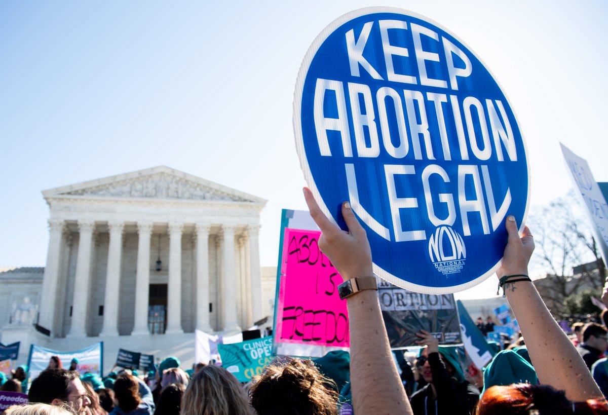 nmasunivision's tweet photo. 🇺🇸 Los votantes en el conservador Kentucky rechazan una enmienda constitucional que buscaba negar protecciones constitucionales al aborto.

➡️ Se trata de un triunfo para quienes apoyan el derecho al aborto.

Más 👉🏼 https://t.co/Q258FYfABN

#Destino2022 #Election2022 https://t.co/2m1YVO652h