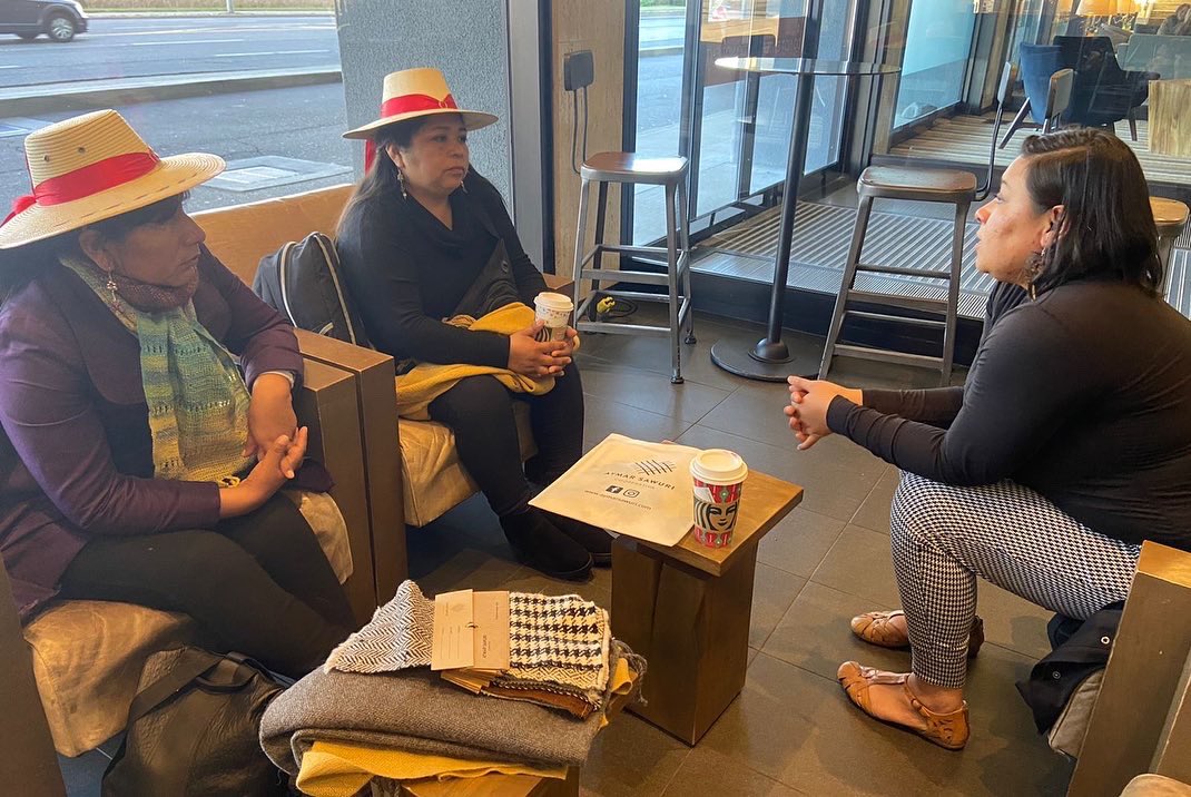 ProChile_T's tweet photo. Misión Comercial 🇨🇦 🙌🏽
Segundo día en Toronto de la Cooperativa Aymar Sawuri.

Sin duda un instancia importante para el crecimiento de la Cooperativa, esto posible gracias a los Fondos de desarrollo regional de Tarapacá.  

@Gore_Tarapaca @ProChile https://t.co/t9fMoqNBes